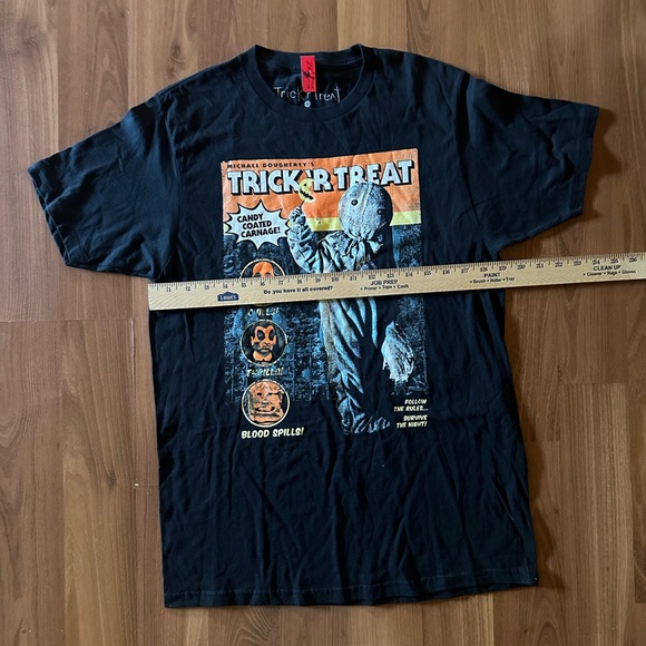 NWT Trick โr Treat T-shirt size medium Hot Topic ๐ - Picture 5 of 7